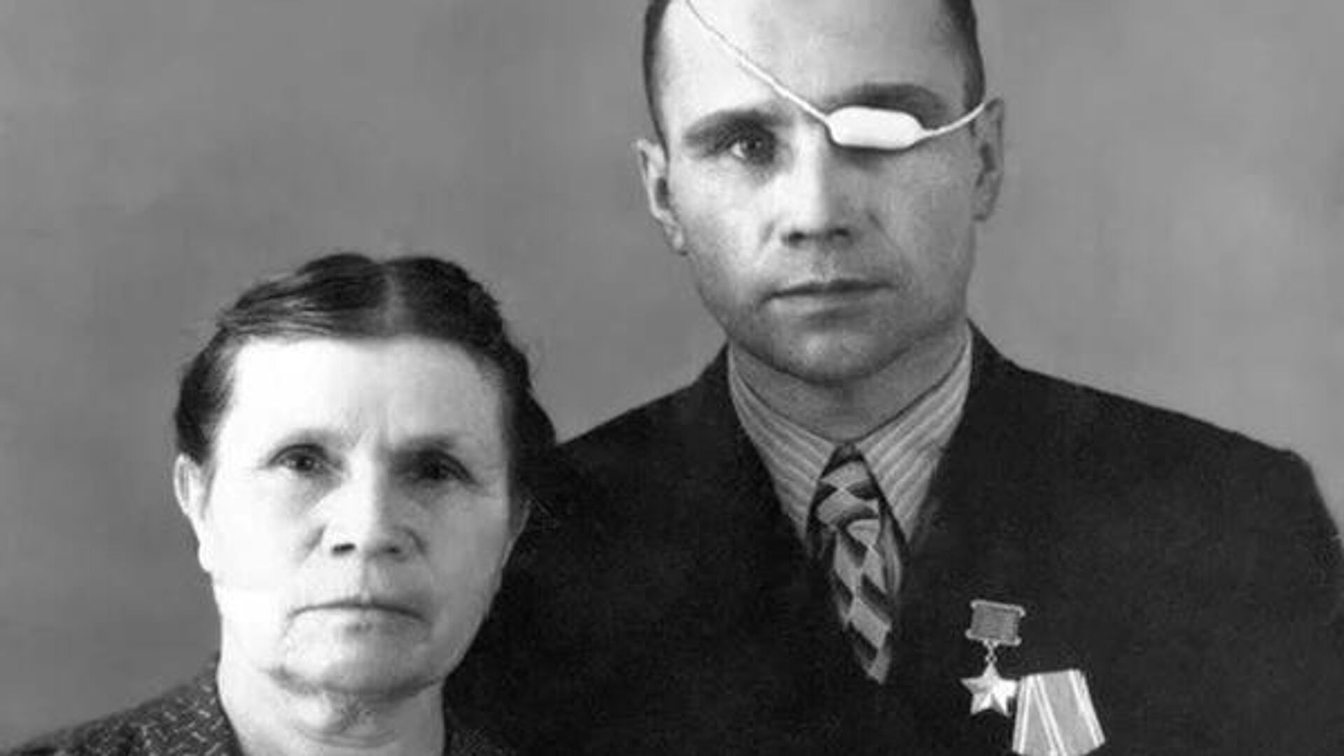 Герой и его мать - РИА Новости, 1920, 11.12.2022