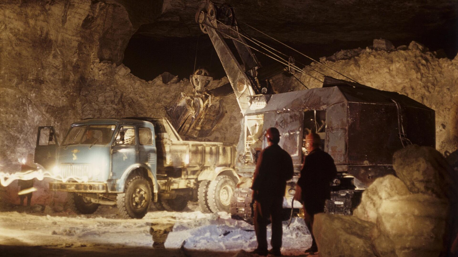 Добыча соли в Артёмовске, 1970-е Добыча соли в Артёмовске, 1970-е - РИА Новости, 1920, 13.01.2023