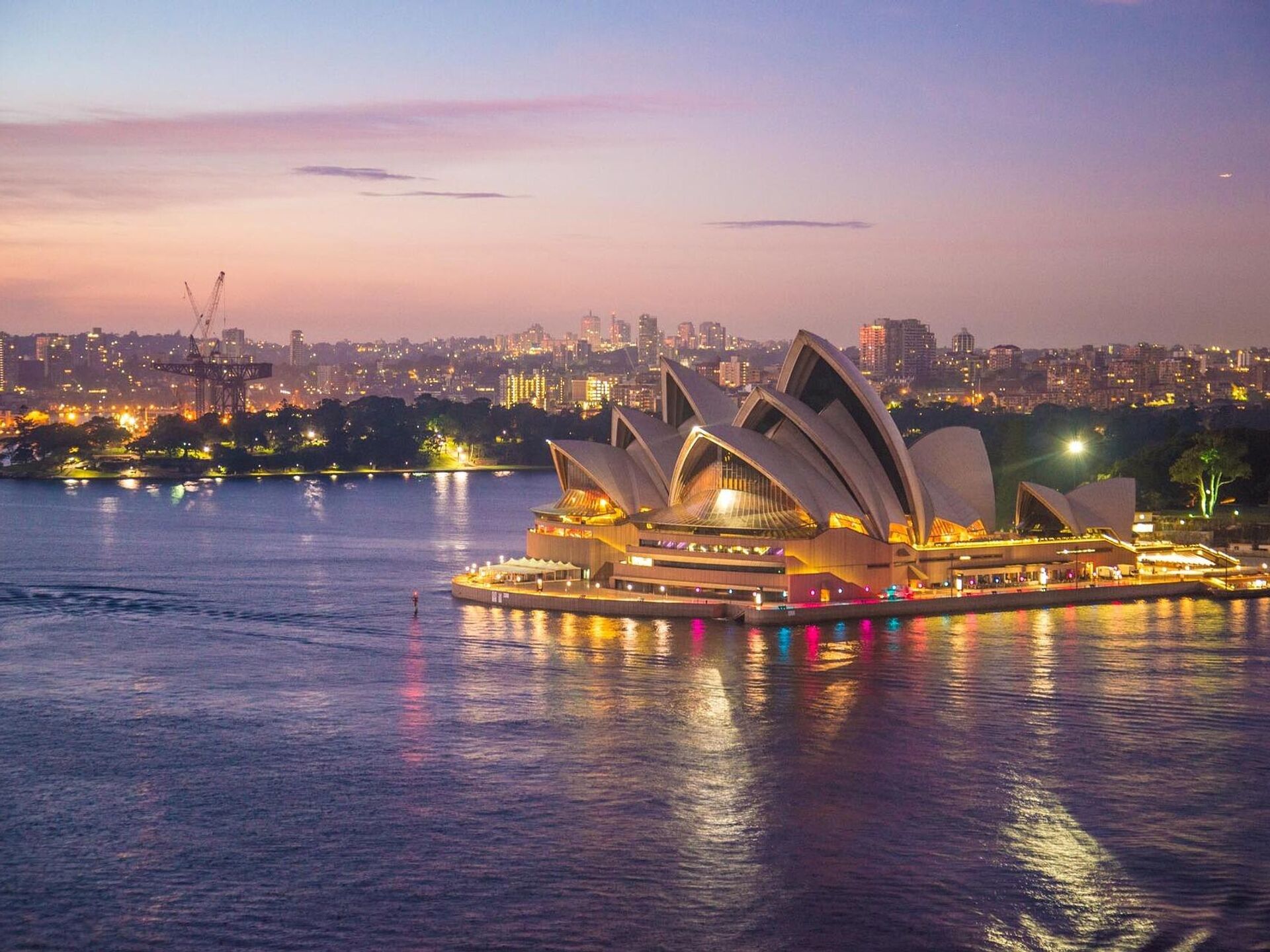 Сидней крупнейший город австралии. Сидней Австралия. Сиднейский оперный театр Австралия закат. Столица Австралии Сидней Мельбурн. Сидней это крупнейший город в Австралии.
