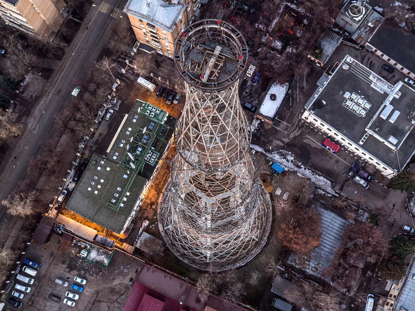 Варшавская Сталинка. Памятник 