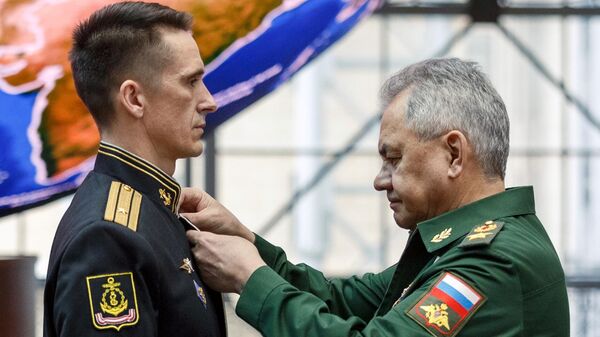 Министр обороны РФ С. Шойгу наградил орденами Мужества военнослужащих, отразивших атаку беспилотников в Севастополе 22 марта