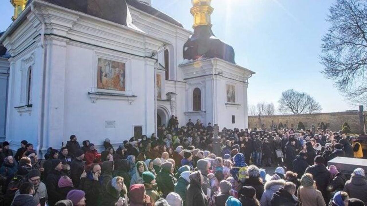 Раскольники в церкви