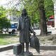 Памятник Лариосику в Житомире