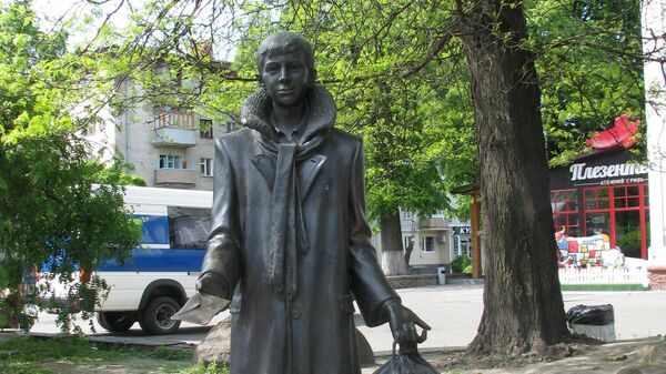 Памятник Лариосику в Житомире