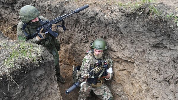 Военнослужащие подразделения ВДВ во время подготовки штурмовых групп на полигоне в южном секторе СВО