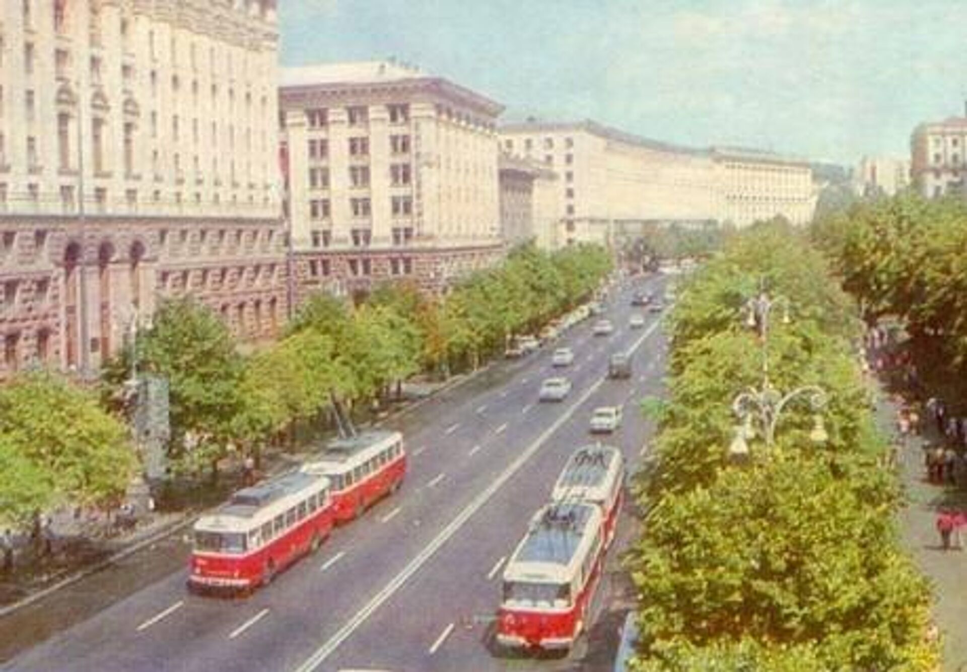 Поезда Веклича (база - троллейбус Škoda 9Tr) на Крещатике, начало 1970-х Поезда Веклича (база - троллейбус Škoda 9Tr) на Крещатике, начало 1970-х - РИА Новости, 1920, 08.06.2023