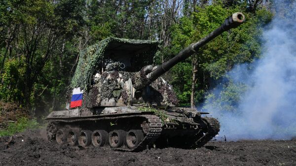 Боевая работа самоходной гаубицы 2С19 Мста-С с закрытых огневых позиций в ЛНР