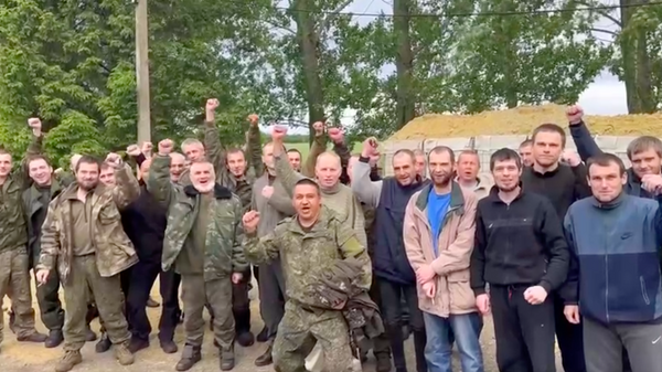 Возвращение из украинского плена 94 российских военнослужащих