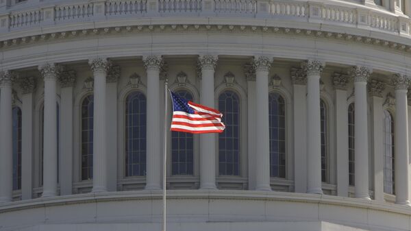 Капитолий, здание в Вашингтоне, где заседает конгресс США.