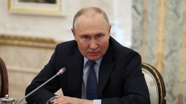 Президент РФ В. Путин провел встречу с военными корреспондентами