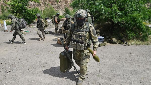 Интенсивная подготовка разведчиков группировки Юг из числа военнослужащих ВС РФ на полигоне в ДНР