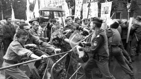Столкновения националистов и милиции на похоронах патриарха Владимира (Романюка)