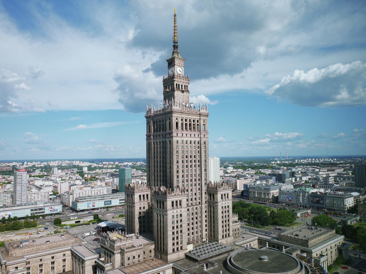 Варшавская Сталинка. Памятник 