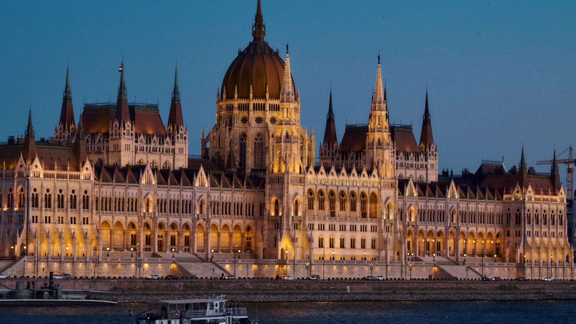 Здание венгерского парламента на берегу Дуная в Будапеште. - РИА Новости, 1920, 31.07.2023