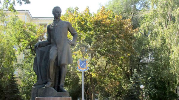 Памятник Александру Полю в Днепропетровске