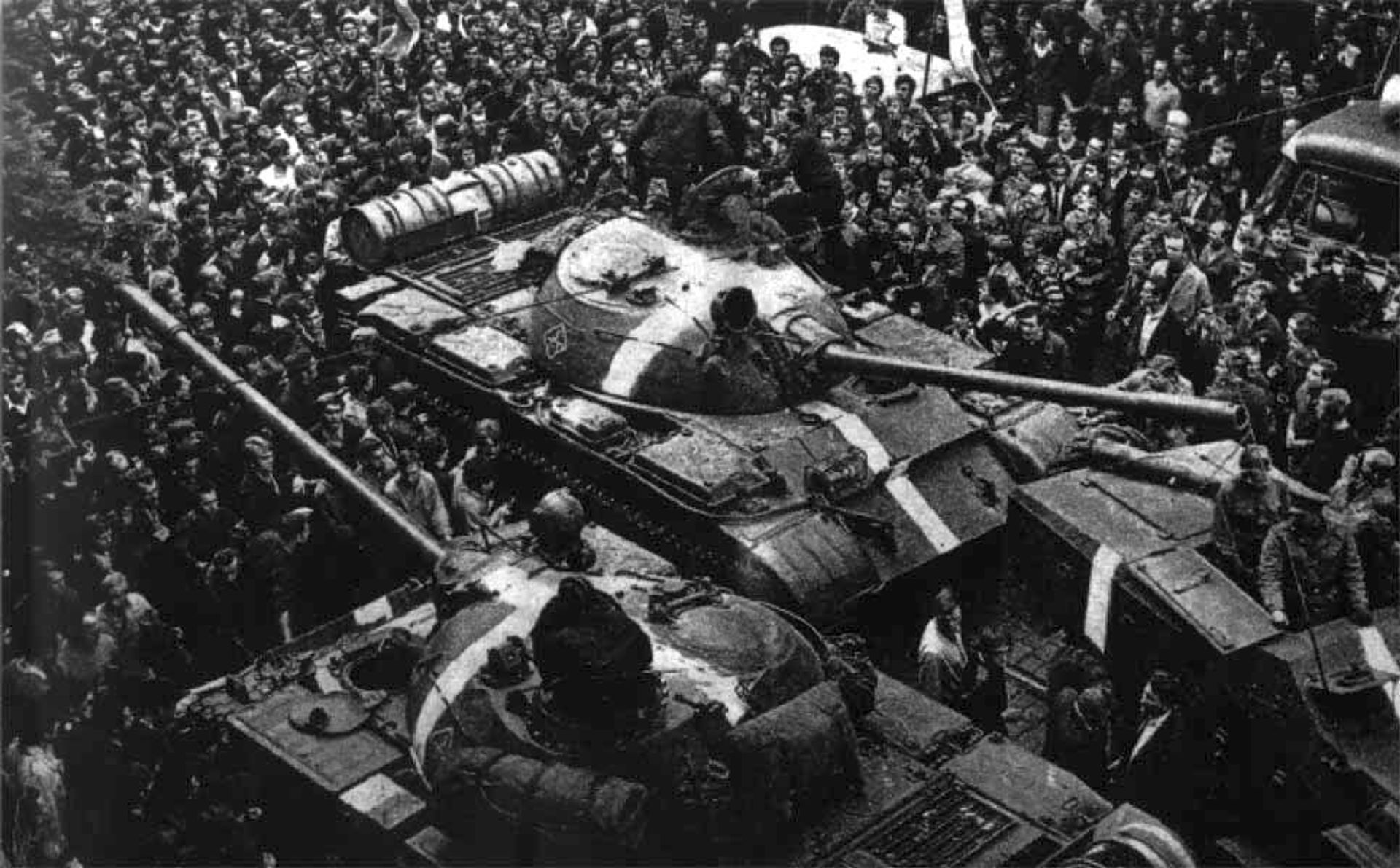 Советские танки в Праге, 1968 год Советские танки в Праге, 1968 год - РИА Новости, 1920, 12.09.2026