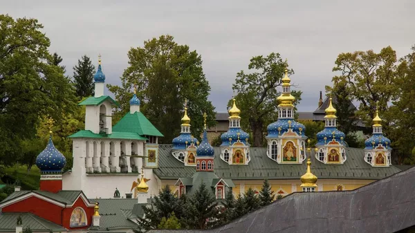 Печерские монахи из Киева снова укрываются в псковских Печорах