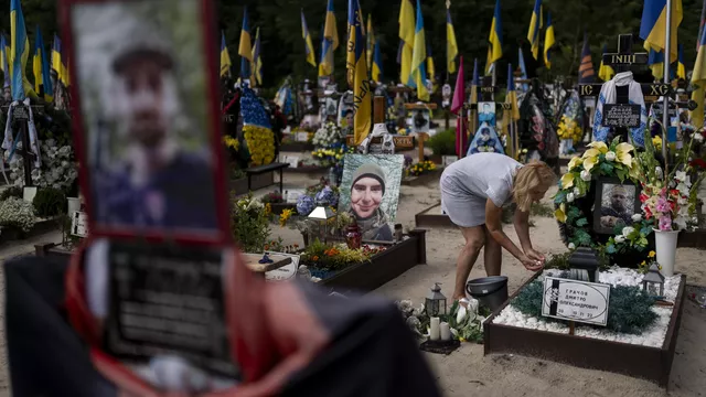 За что умирают украинцы и зачем Зеленский продал землю Украины
