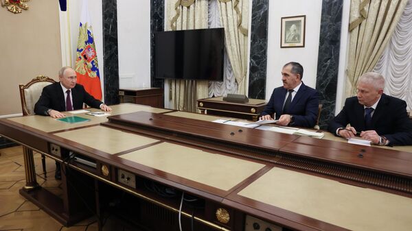 Президент РФ В. Путин провел встречу с Ю.-Б. Евкуровым и А. Трошевым