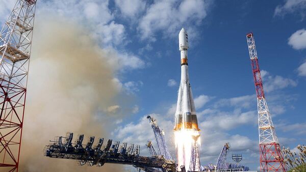 Запуск ракеты-носителя среднего класса Союз-2.1б с космодрома Плесецк