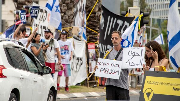 Акции в центре Тель-Авива за прекращение огня и освобождение заложников