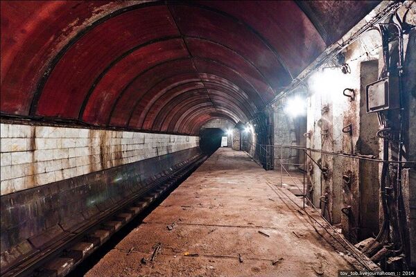 Станция метро Львовска брама Киев 