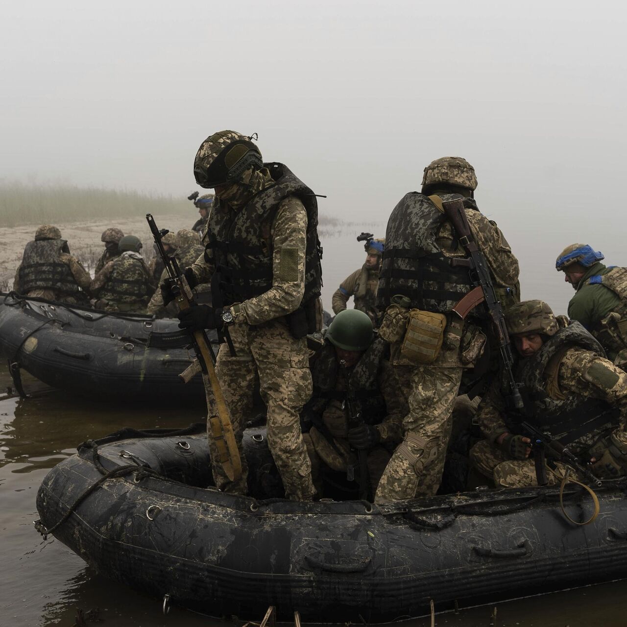 Военный обозреватель рассказал, как зашла в Крынки украинская ДРГ и смогут  ли ВСУ расширить плацдарм - 11.11.2023 Украина.ру