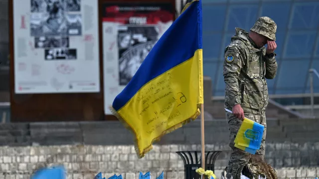 Убьют свои же командиры. На Украине погибают солдаты, а политики мечтают об украинизации Крыма