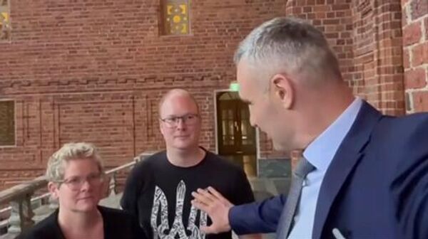 Виталий Кличко погладил украинский трезубец на майке мэра Стокгольма