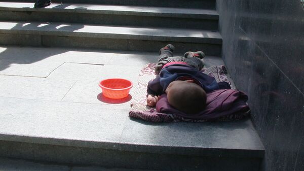 бездомный на улице