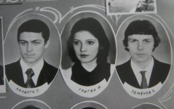 Мастурбация жасап жатқан балапанның жақыннан түсірілген көрінісі