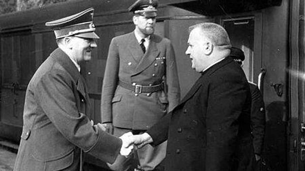 Адольф Гитлер и словацкий лидер Йозеф Тисо