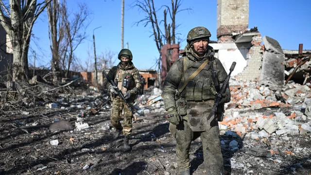 Российская армия берет Клещеевку в клещи, якутские десантники на тачанках уничтожают ВСУ