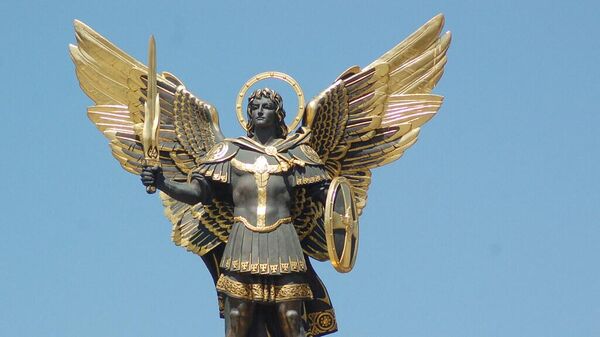 Киевляне захотели снести памятник архангелу Михаилу из-за Екатерины II