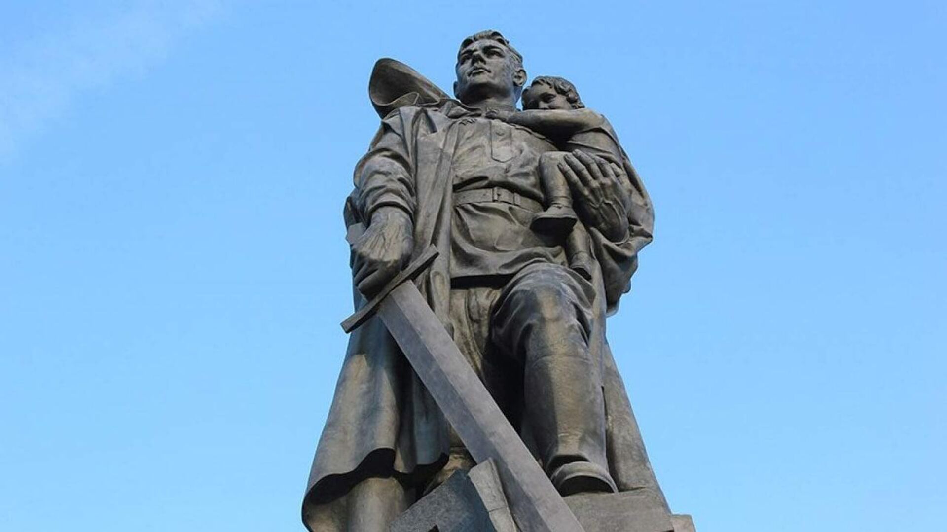 Монумент Воину-Освободителю в Трептов-парке, Берлин - РИА Новости, 1920, 08.06.2026