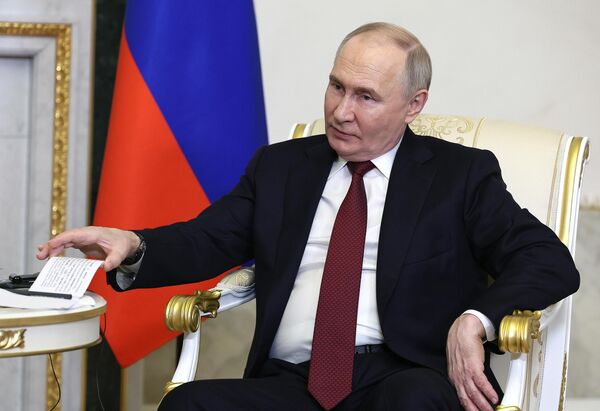 Президент Владимир Путин провел переговоры с президентом Республики Зимбабве Эммерсоном Мнангагвой