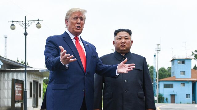 © AFP2024 / BRENDAN SMIALOWSKI Трамп несет мир в Корею, которого, скорее всего, не будет
