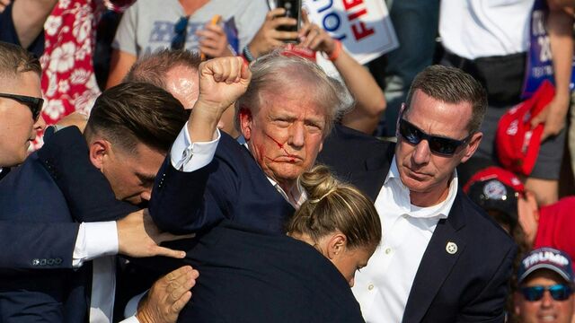 Пуля просвистела над ухом Трампа и попала точно в цель. В совершенно другую