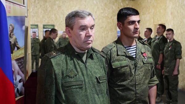 Начальник Генштаба В. Герасимов посетил командный пункт группировки Восток