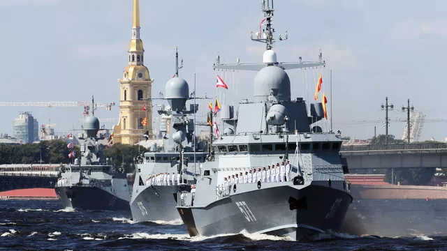 © РИА Новости . Михаил Киреев / Празднование Дня ВМФ в Санкт-Петербурге Талассократы испугались питерского парада