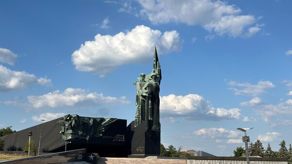 Пасынки войны: о чем говорят в Донецке