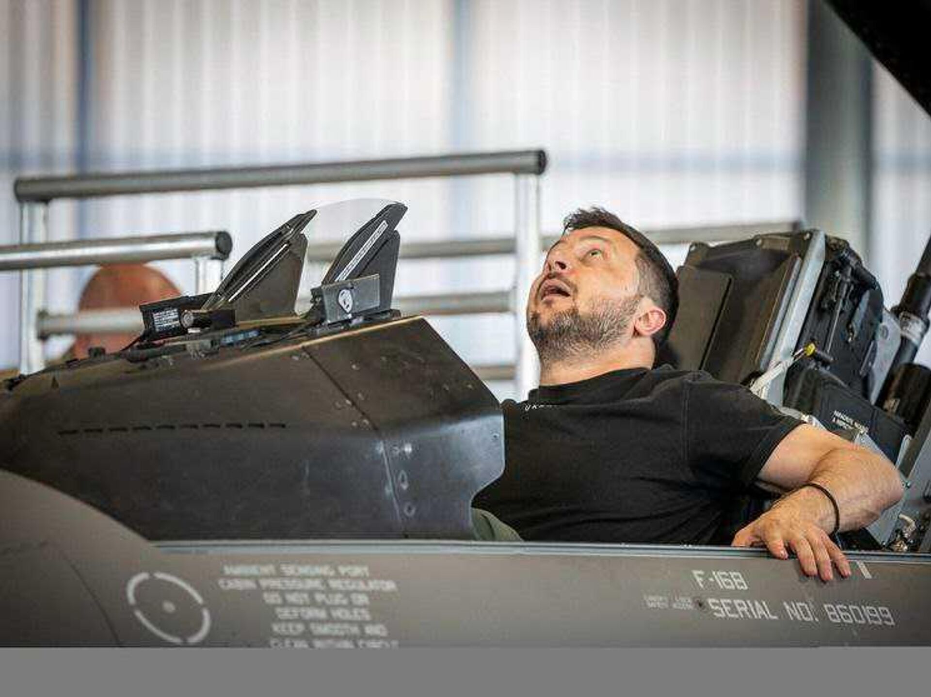 Зеленский в самолете F16 - РИА Новости, 1920, 27.11.2024