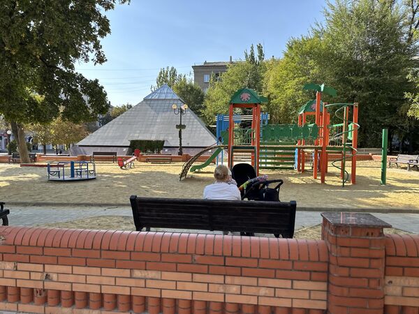 Донецк. Детская площадка