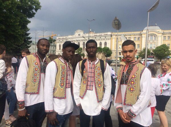 Фото: safereactor, афроамериканцы в вышиванках 