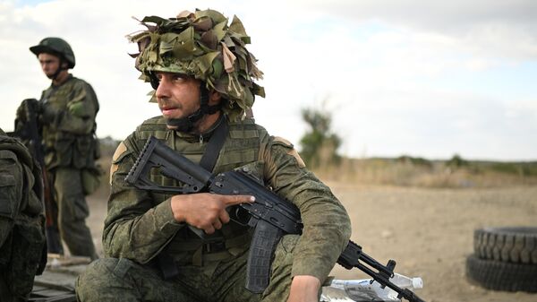 Занятия по тактико-огневой подготовке новобранцев в ЛНР