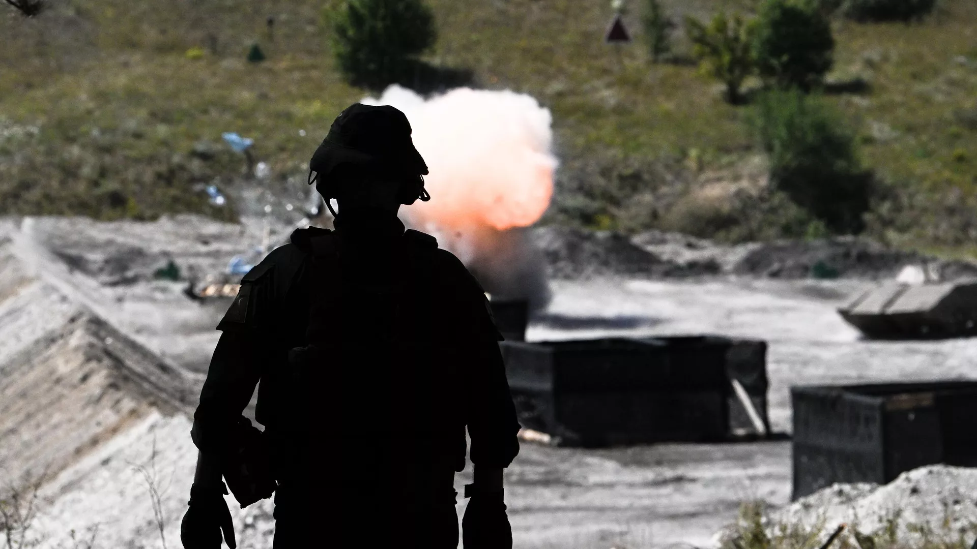 Боевая подготовка штурмовых подразделений в зоне проведения СВО - РИА Новости, 1920, 18.10.2024