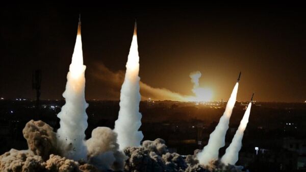 Коллаж: ракеты, взрыв 