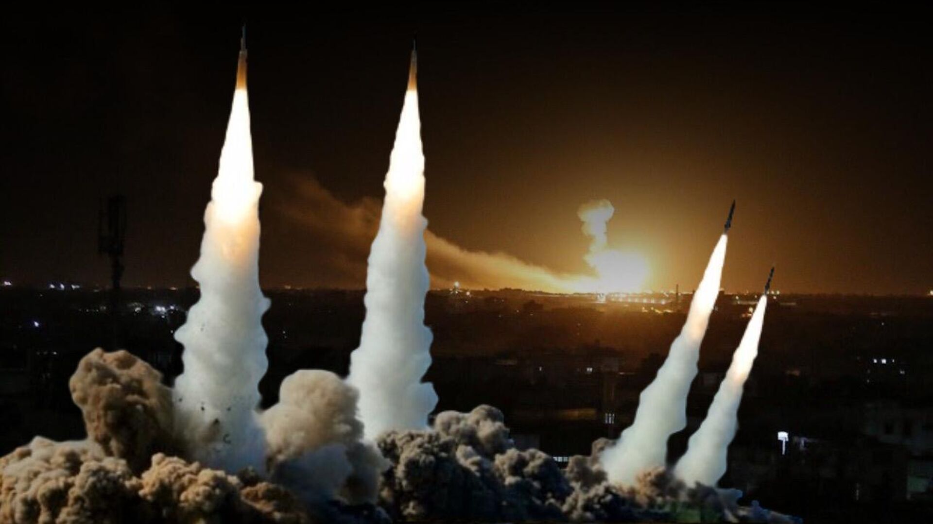 Коллаж: ракеты, взрыв  - РИА Новости, 1920, 09.10.2024