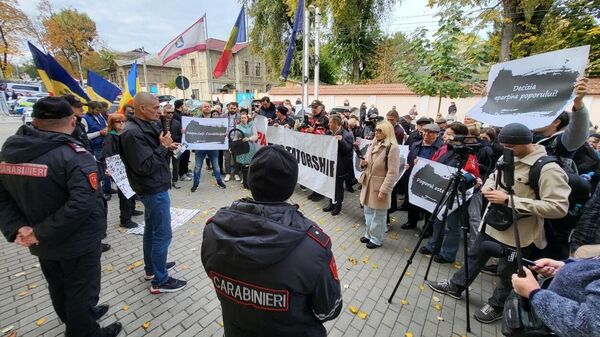 Акция протеста молдавской оппозиции у здания Конституционного суда