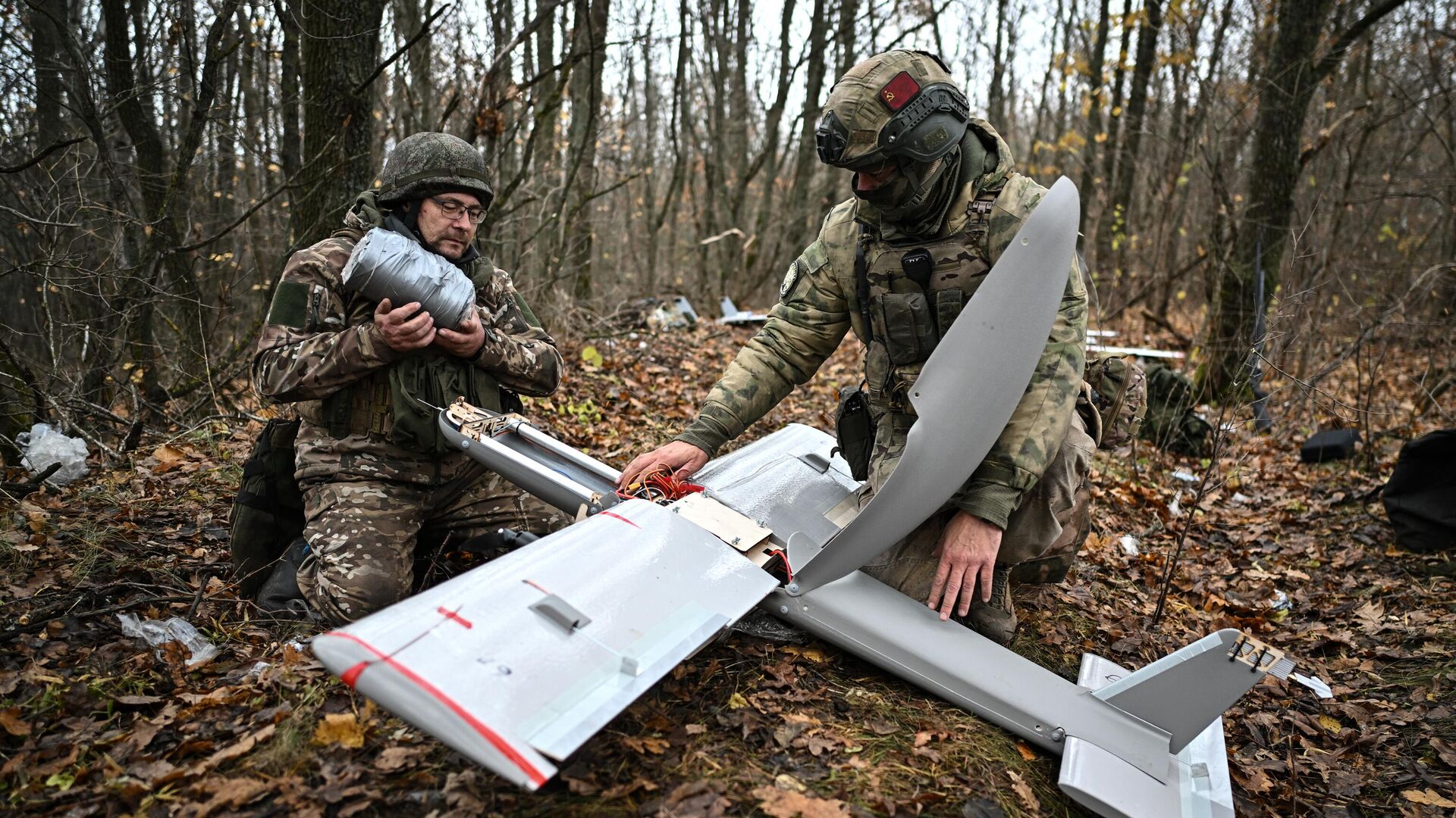 Операторы БПЛА самолетного типа Молния-2 батальона спецминирования Феникс - РИА Новости, 1920, 21.12.2024